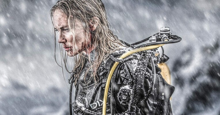 روی سطح آب - پس‌زمینه