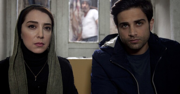 پشت دیوار سکوت - پس‌زمینه