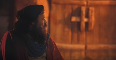  تصویر او ایستاده بود