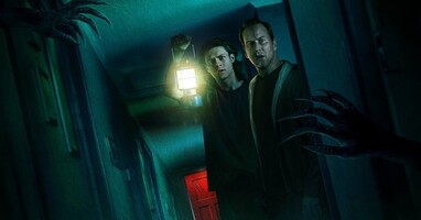  تصویر توطئه‌آمیز ۵: درب قرمز